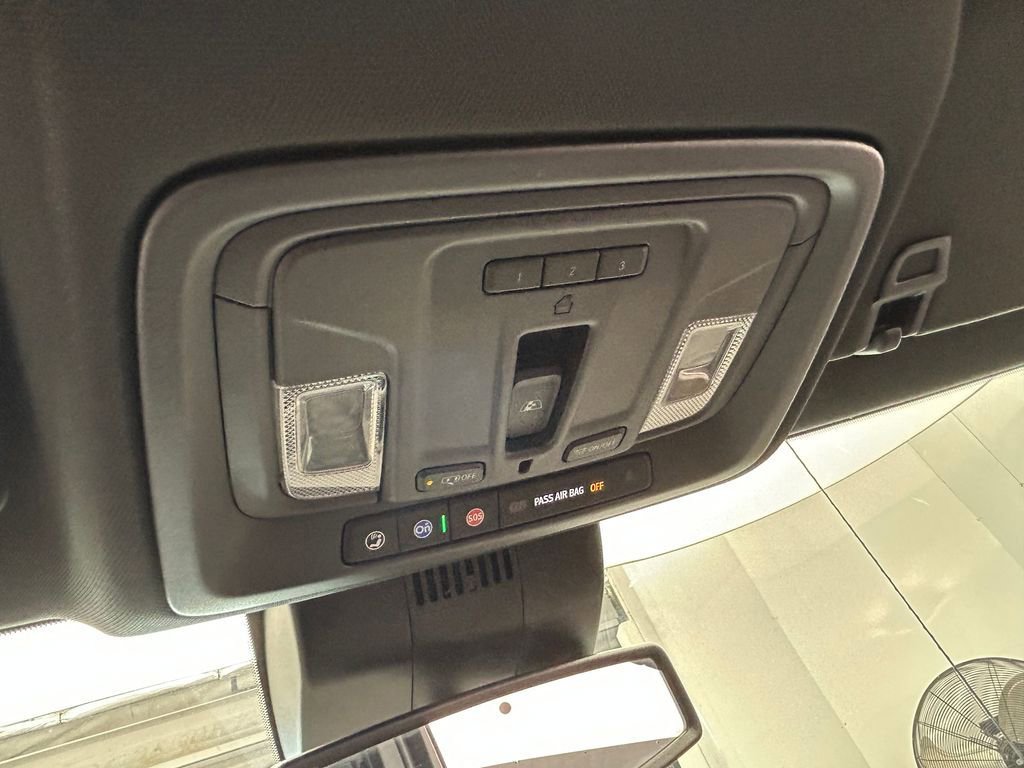 Used 2022 Chevrolet Silverado 1500 High Country image 36