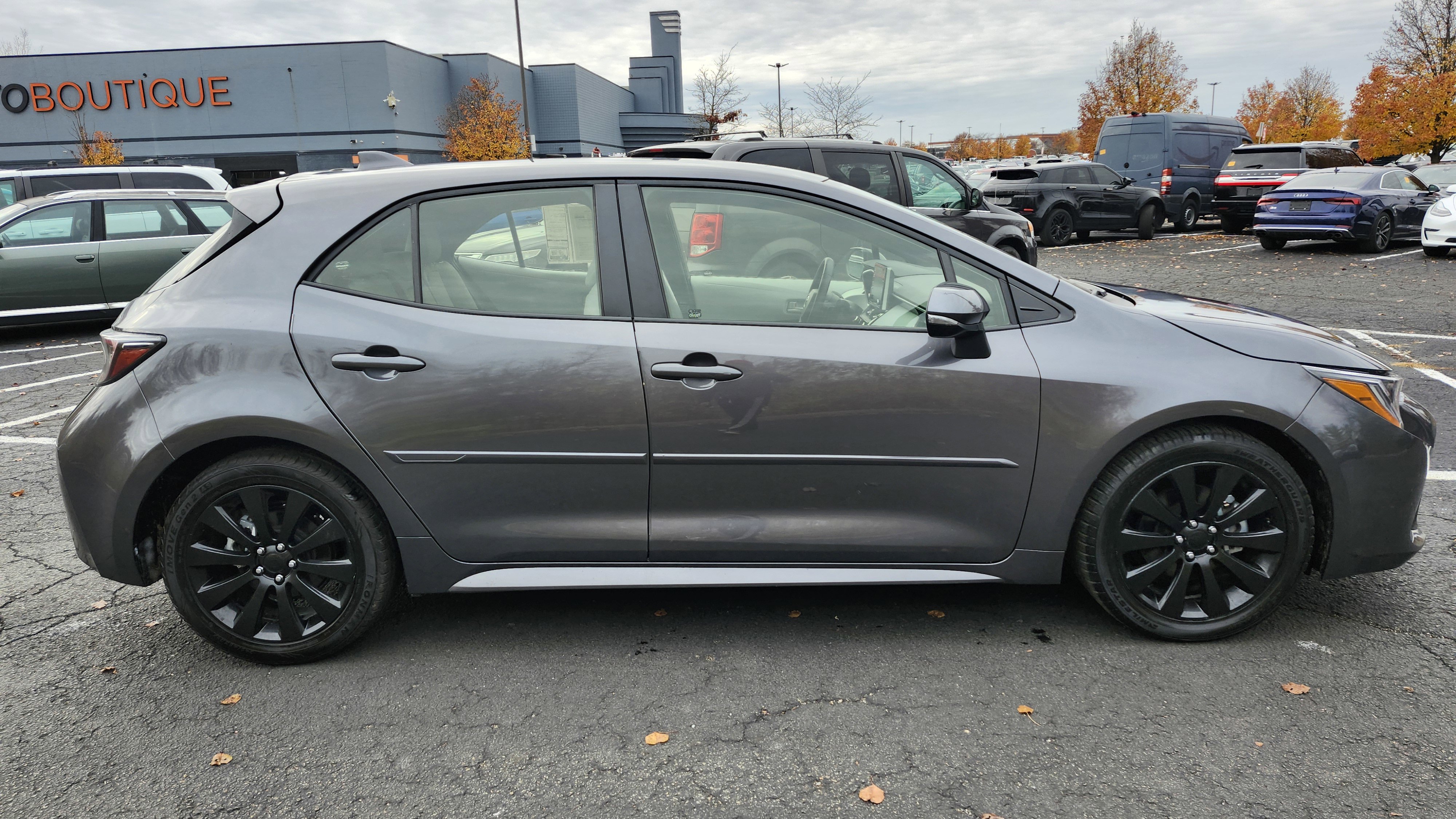 Used 2022 Toyota Corolla SE w/ SE Preferred Package image 17