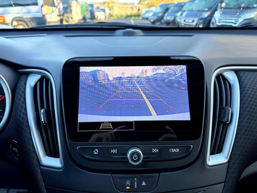 Used 2022 Chevrolet Malibu RS image 21