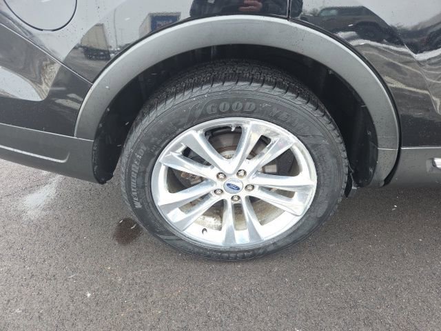 Used 2018 Ford Explorer XLT w/ Equipment Group 202A image 5