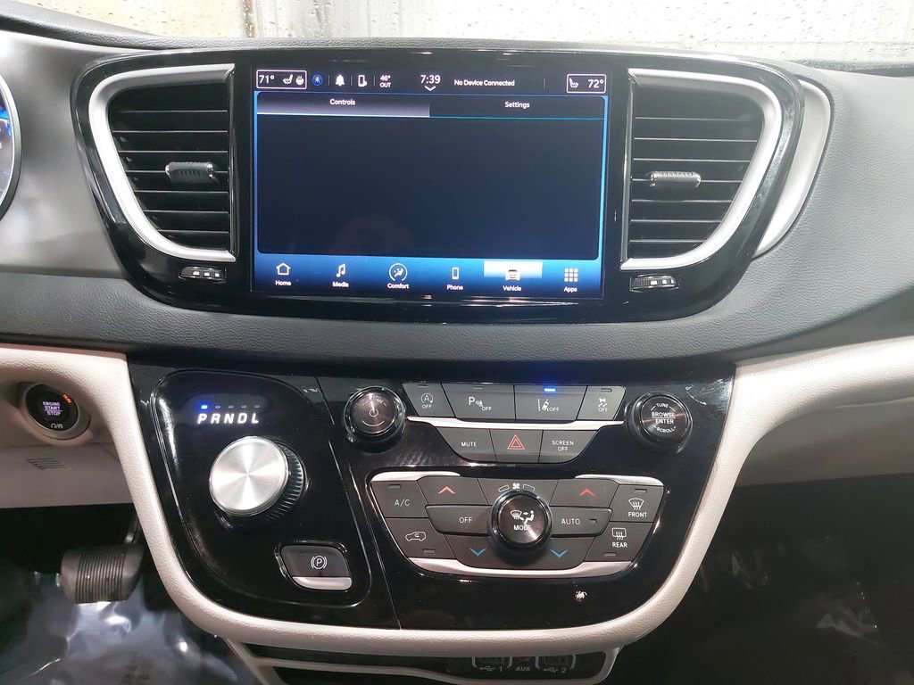 Used 2024 Chrysler Pacifica Touring-L FWD image 20
