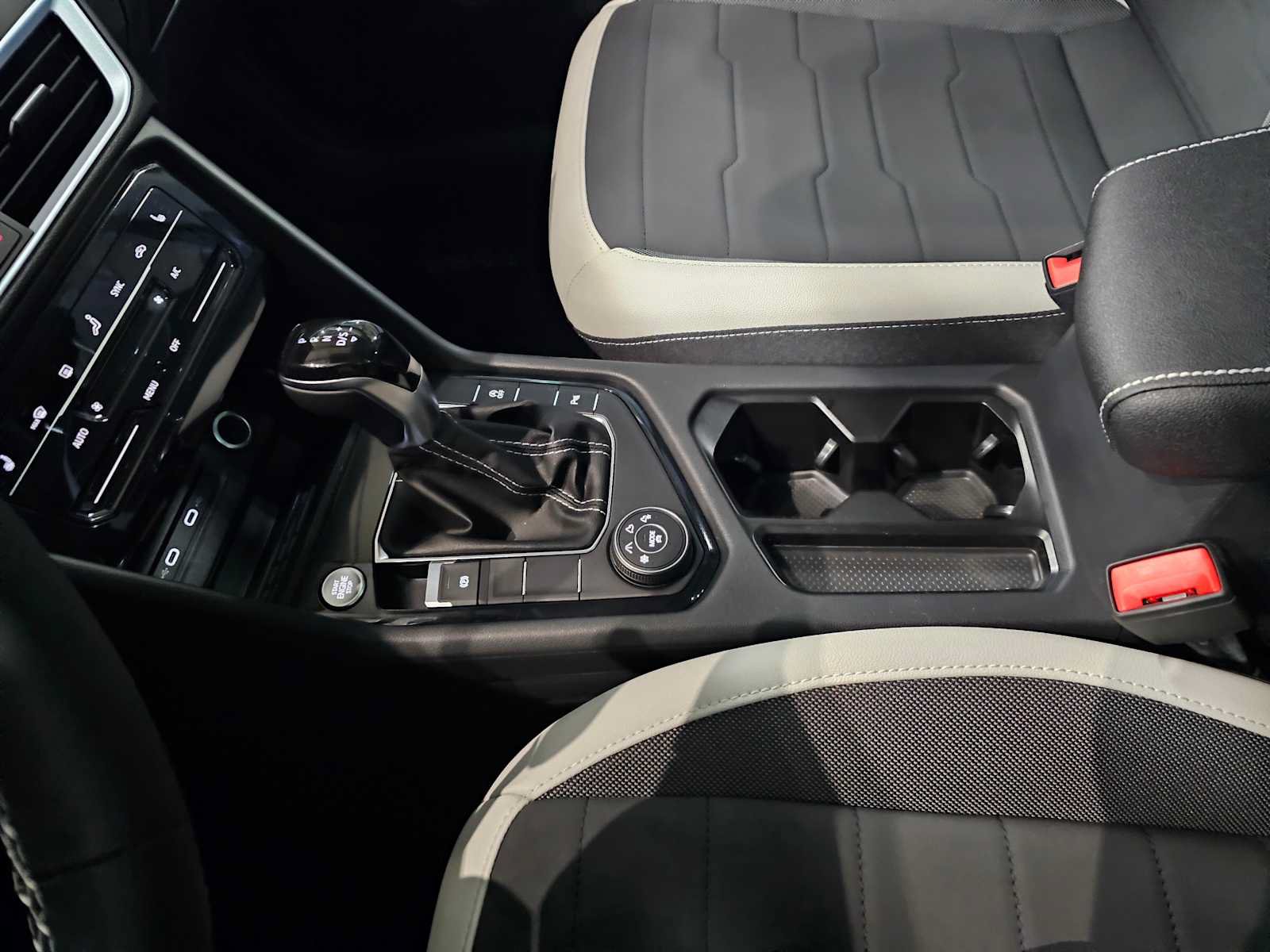 New 2026 Volkswagen Taos SE AWD/4WD image 27