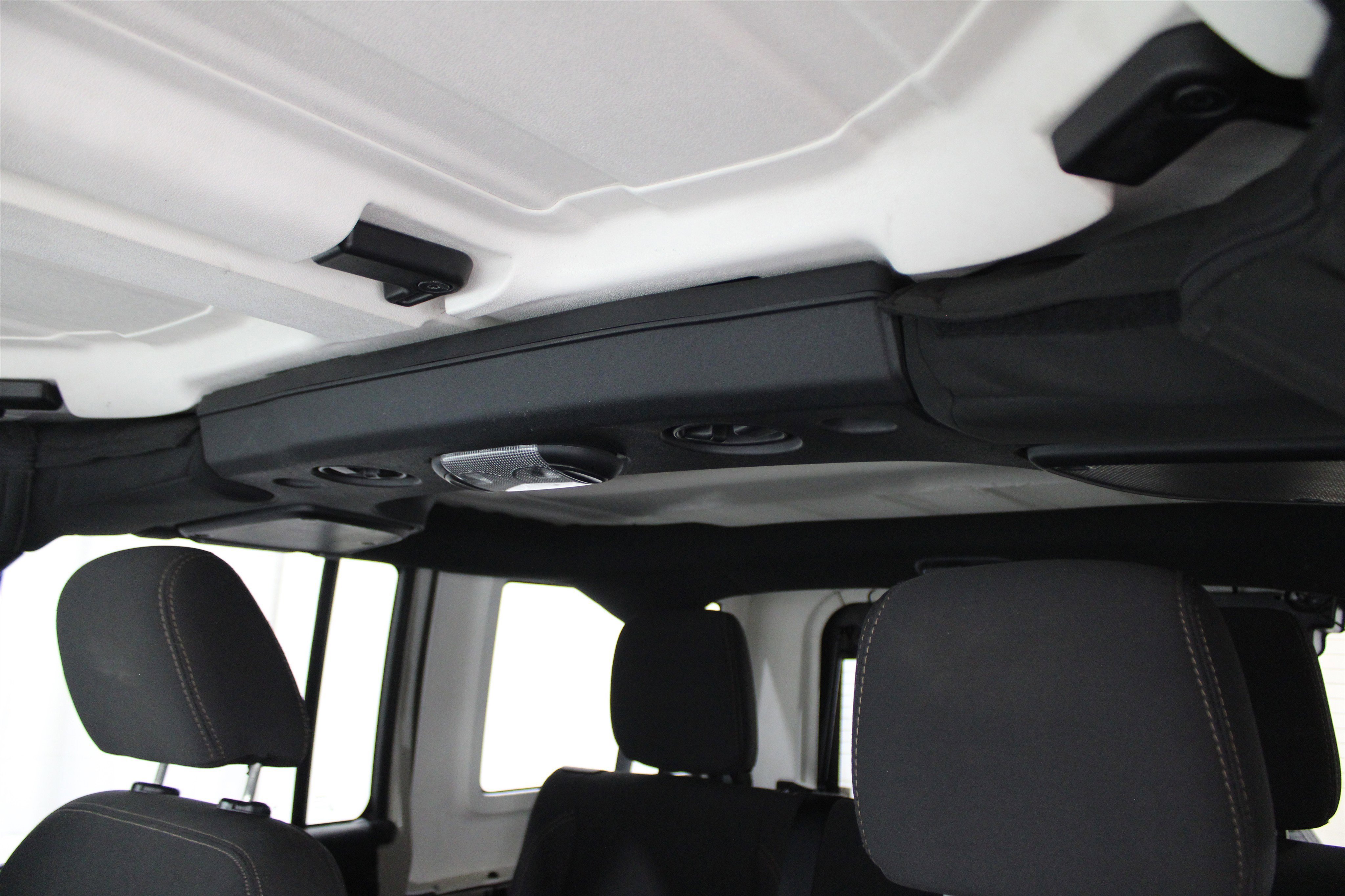 Used 2018 Jeep Wrangler Unlimited Sahara image 14