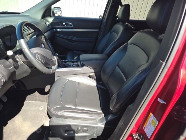 Used 2019 Ford Explorer XLT w/ Equipment Group 202A AWD/4WD image 13