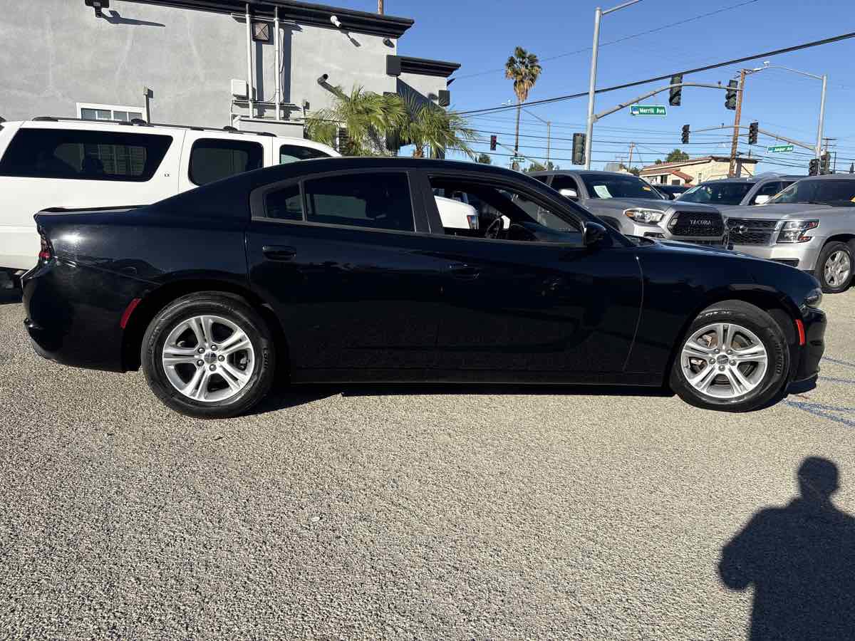 Used 2019 Dodge Charger SXT image 3