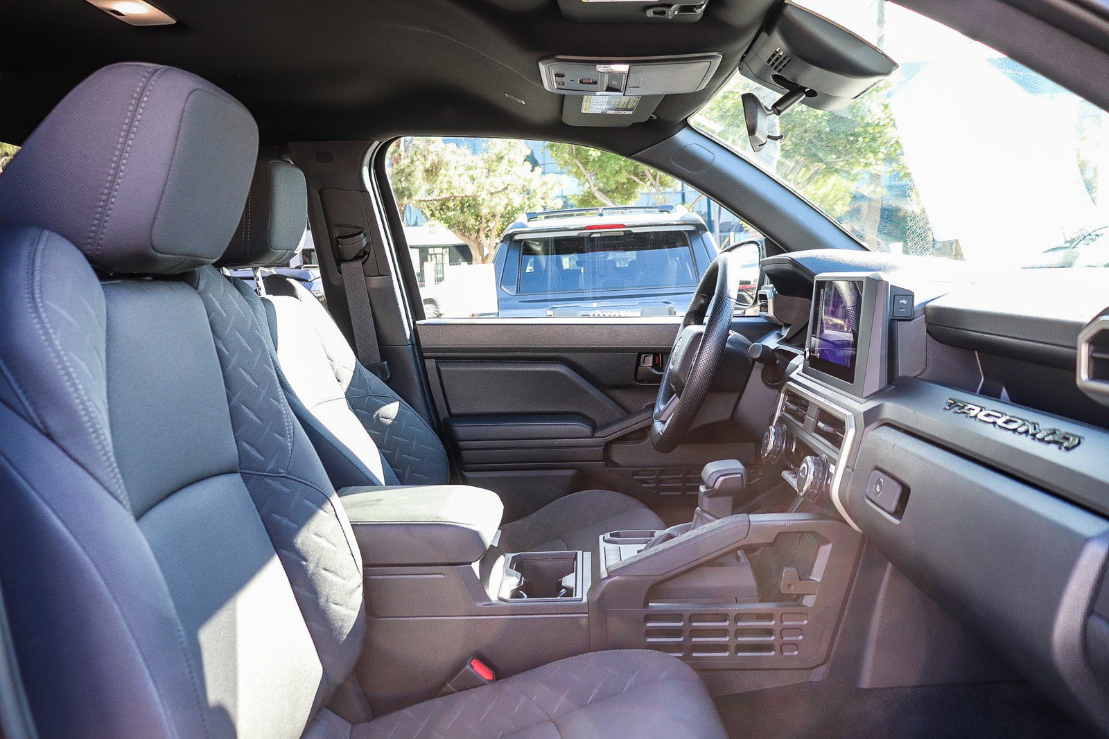 Used 2025 Toyota Tacoma SR image 16