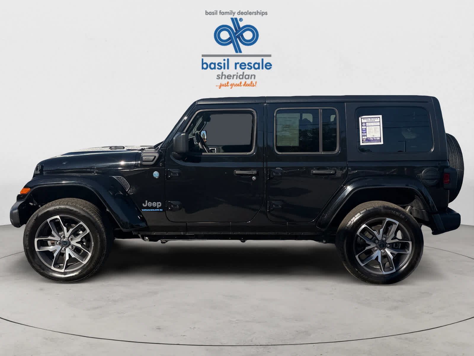 Used 2024 Jeep Wrangler Unlimited w/ Convenience Group AWD/4WD image 3