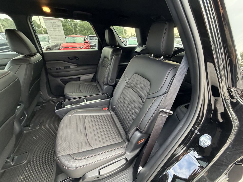 Used 2025 Nissan Pathfinder Rock Creek AWD/4WD image 17