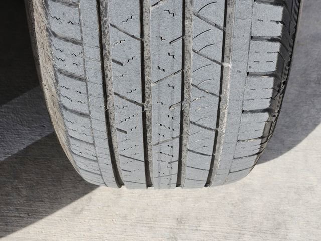 Used 2023 GMC Acadia SLT w/ Preferred Package image 12