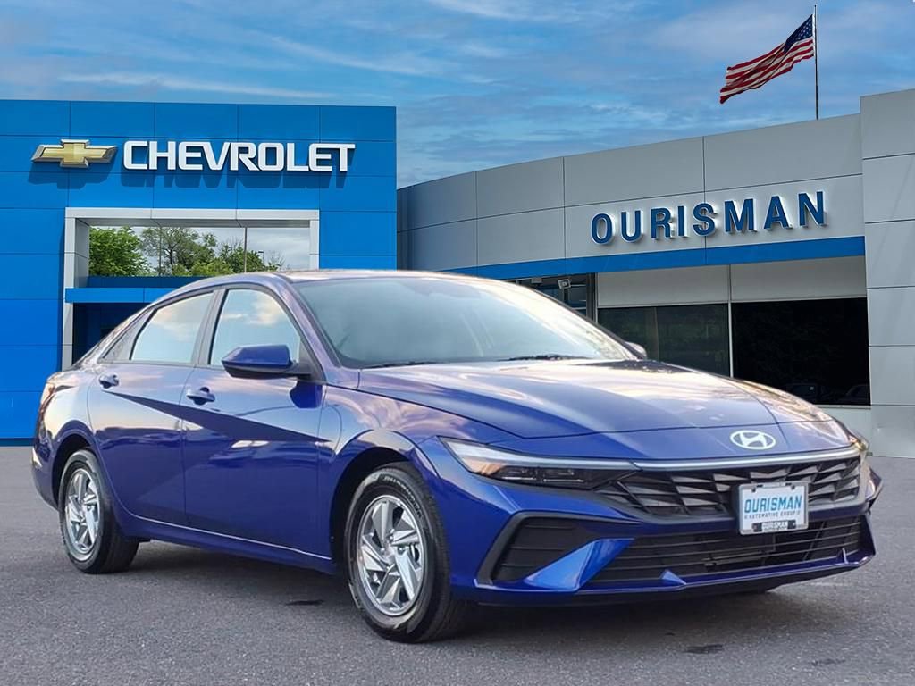 Used 2026 Hyundai Elantra SE image 1