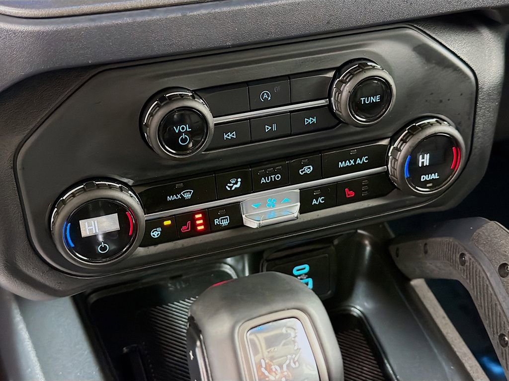 Used 2025 Ford Bronco Badlands image 36