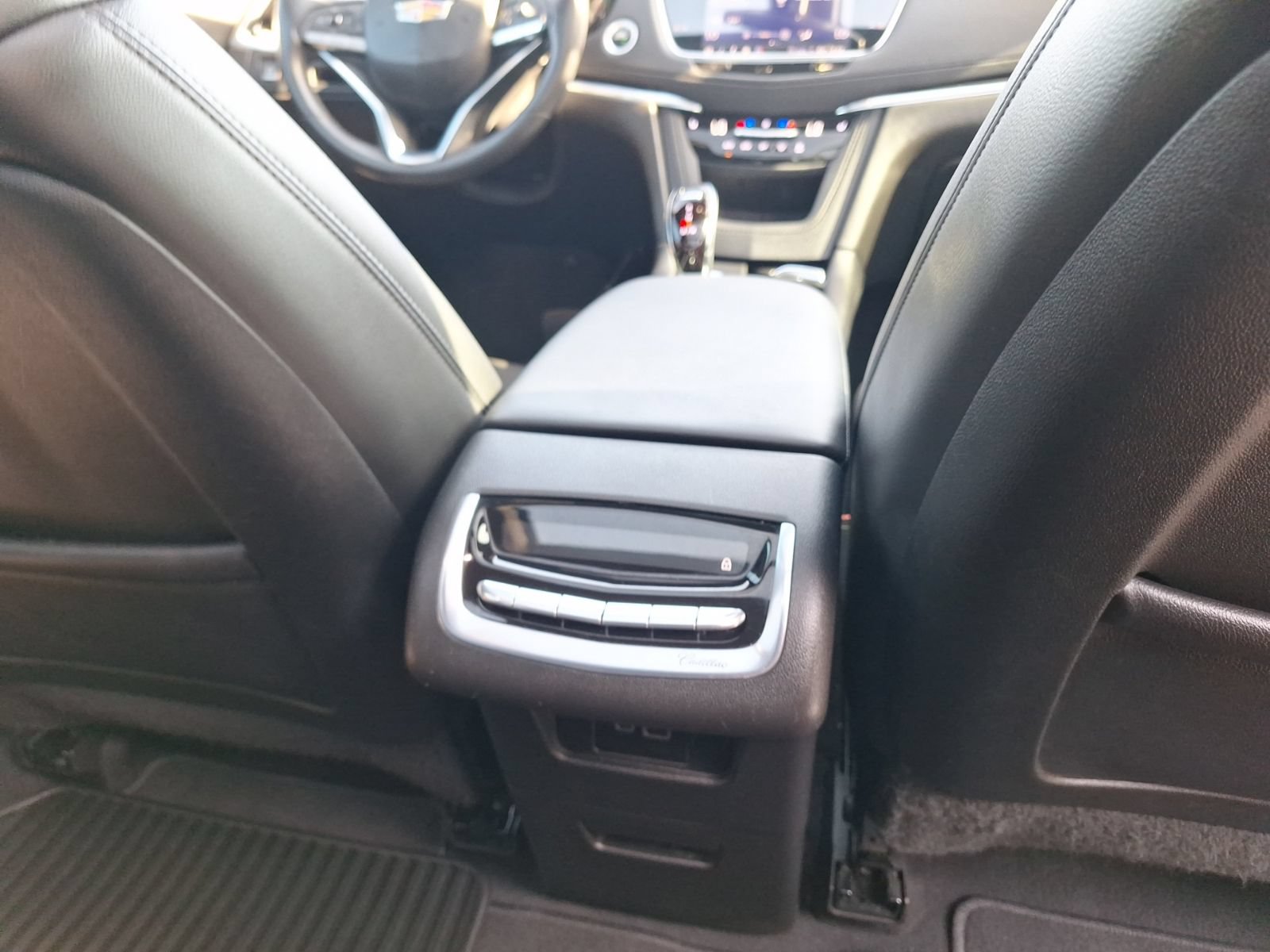 Used 2024 Cadillac XT6 Luxury FWD image 30
