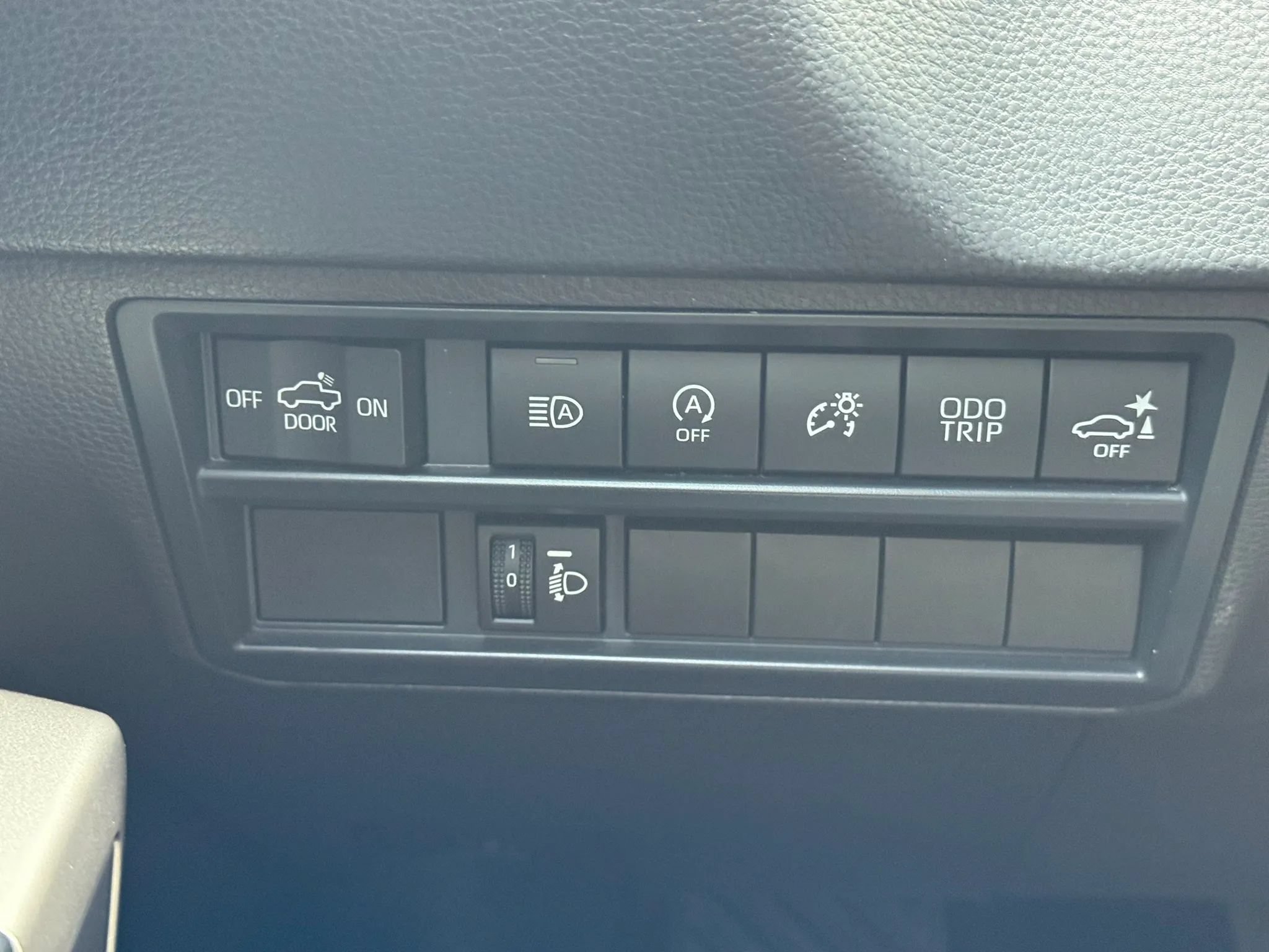 Used 2025 Toyota Tundra SR5 w/ SR5 Convenience Package AWD/4WD image 29