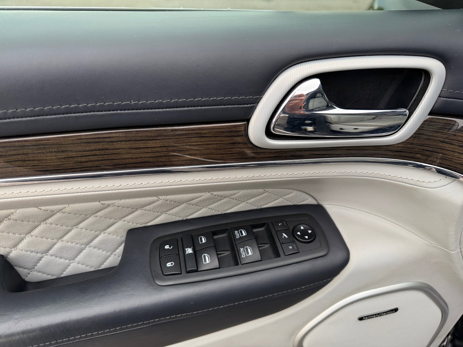 Used 2019 Jeep Grand Cherokee Summit image 17