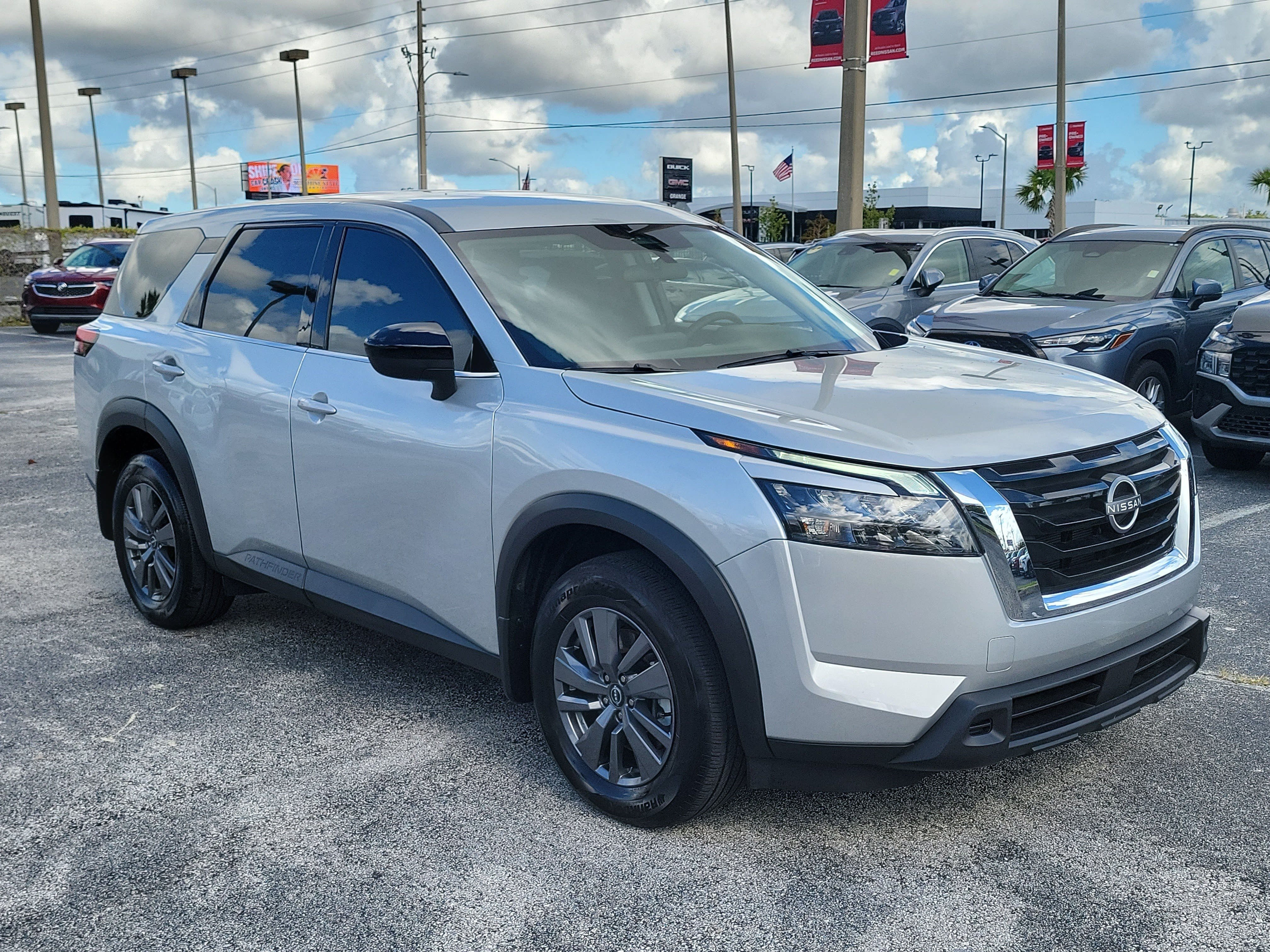 Certified 2025 Nissan Pathfinder S FWD image 3