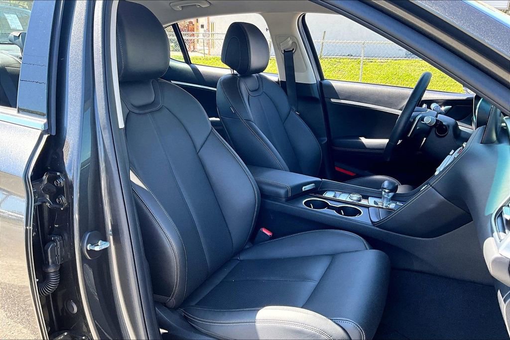 Used 2025 Genesis G70 2.5T image 30