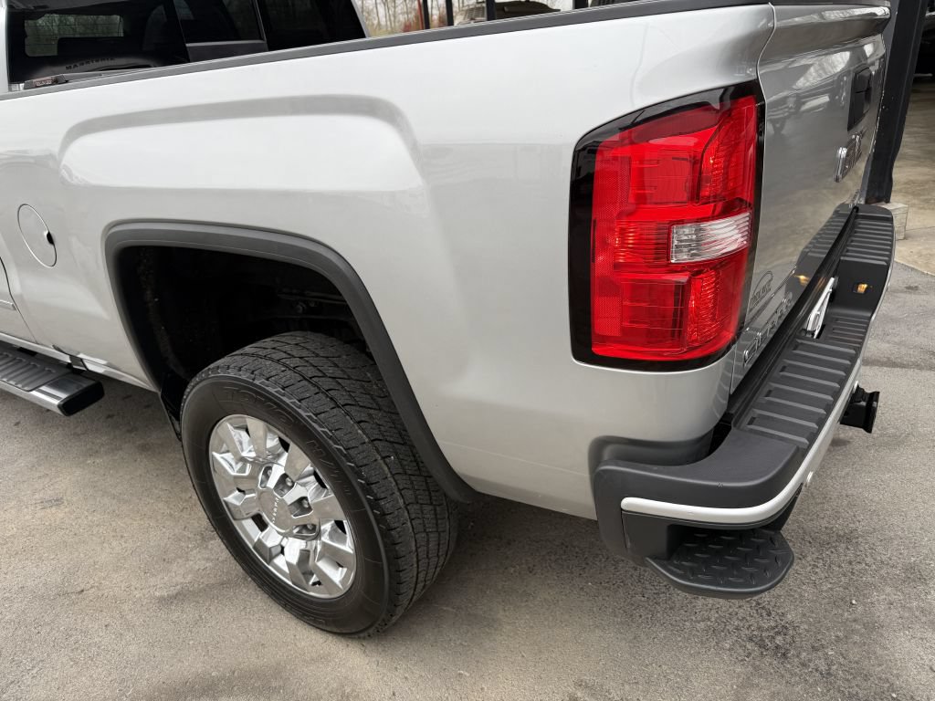 Used 2019 GMC Sierra 2500 Denali w/ Duramax Plus Package AWD/4WD image 25