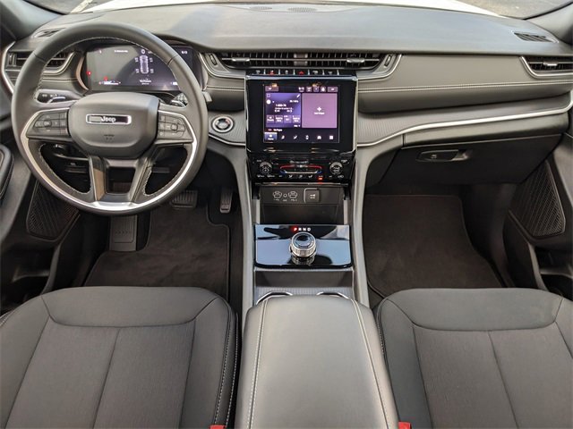 Used 2025 Jeep Grand Cherokee Laredo X image 9