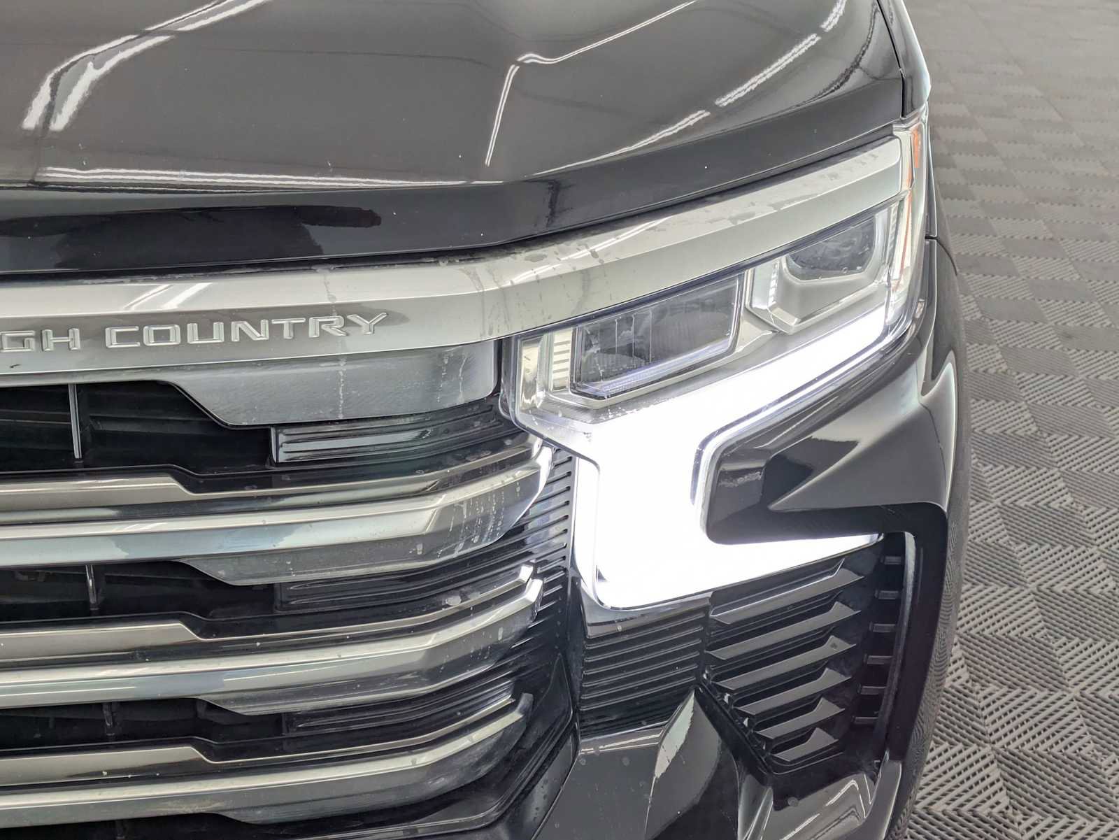 Used 2024 Chevrolet Silverado 1500 High Country w/ Technology Package AWD/4WD image 10