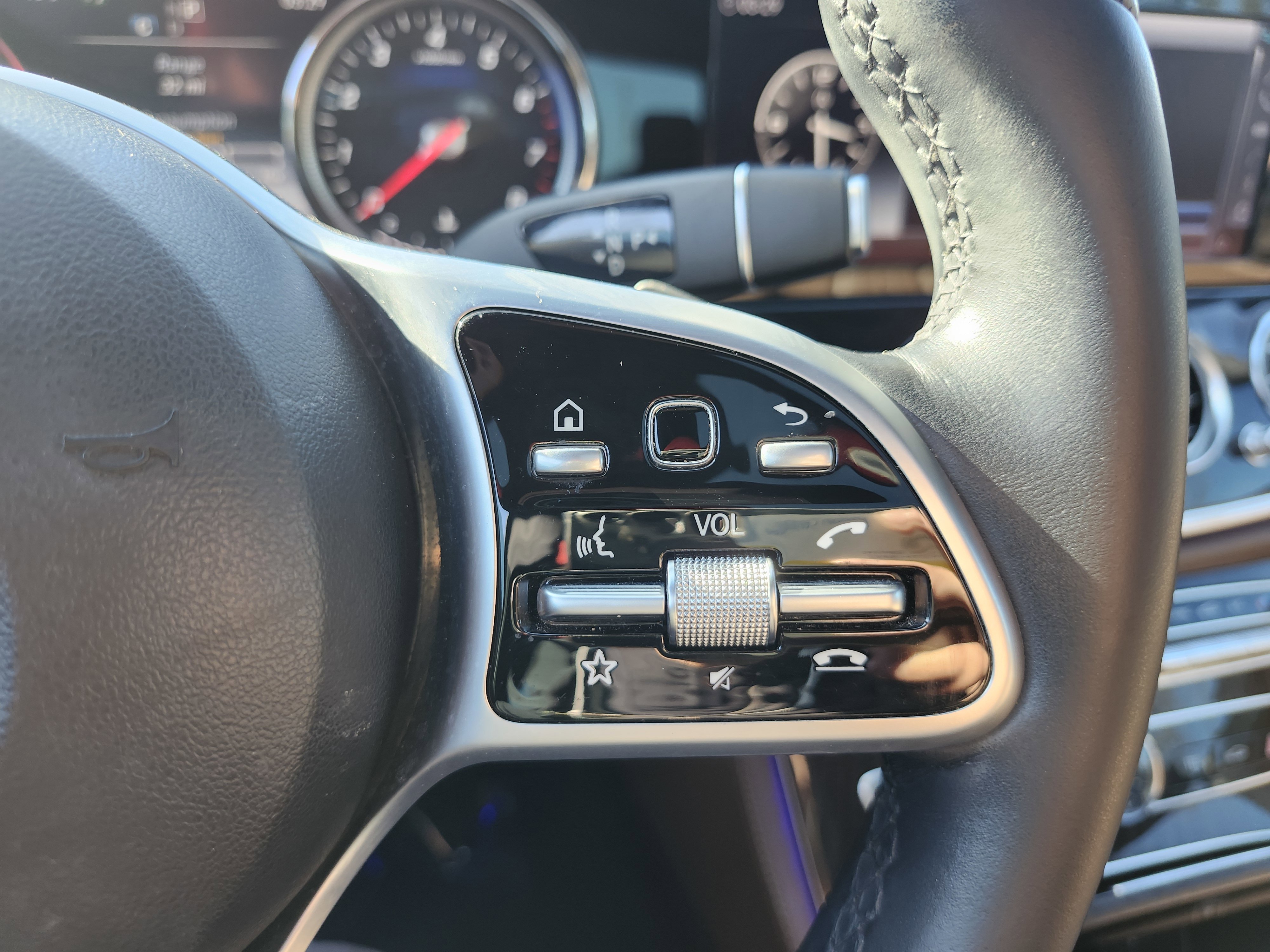 Used 2019 Mercedes-Benz E 300 image 36