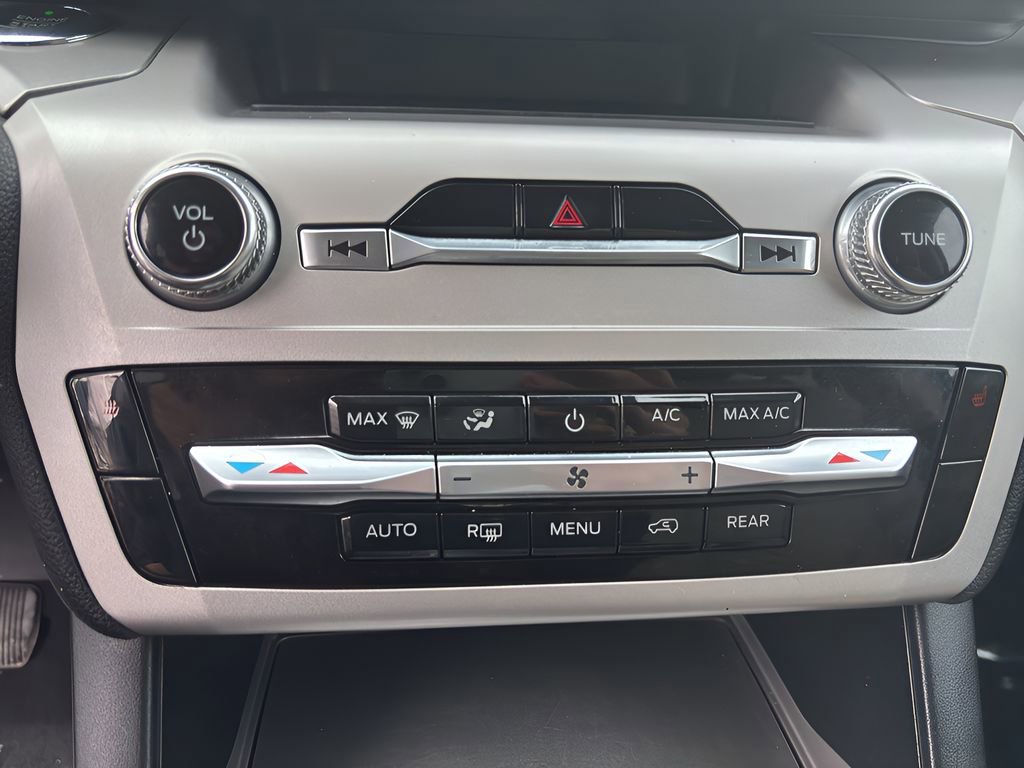 Used 2021 Ford Explorer XLT image 22