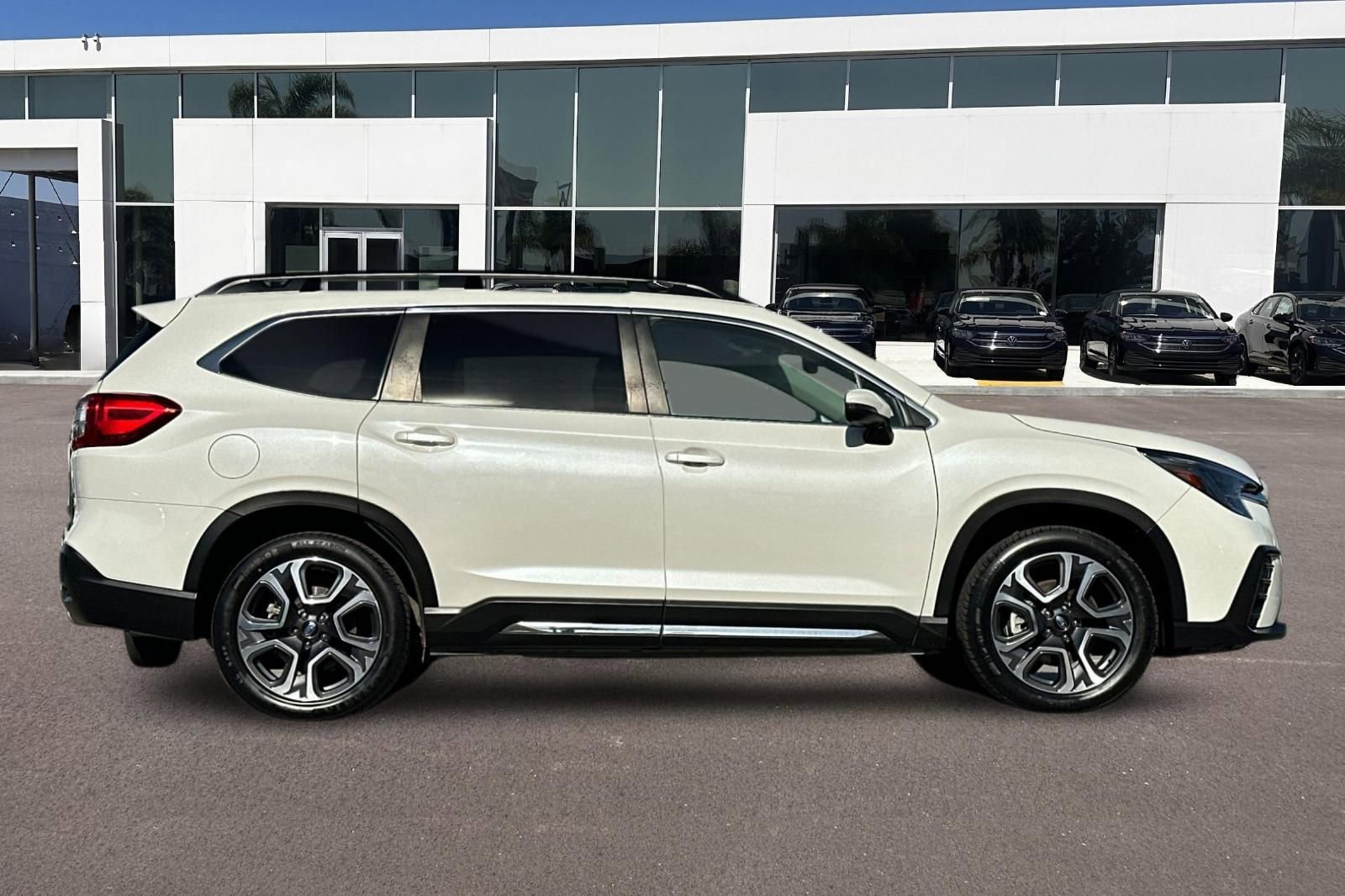 Used 2023 Subaru Ascent Limited AWD/4WD image 2