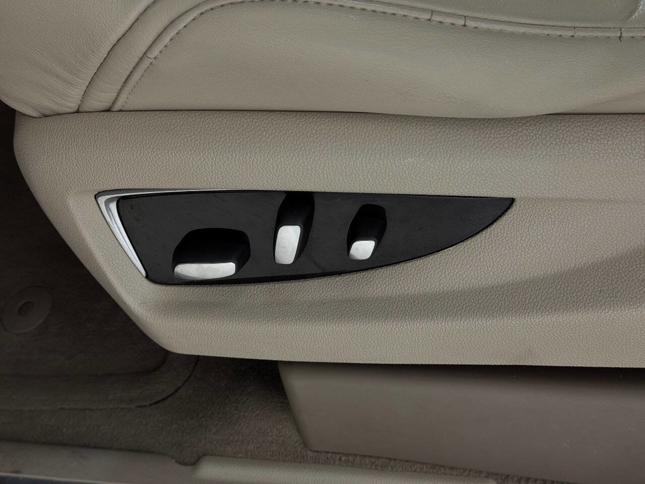 Used 2016 Cadillac Escalade ESV Premium AWD/4WD image 51