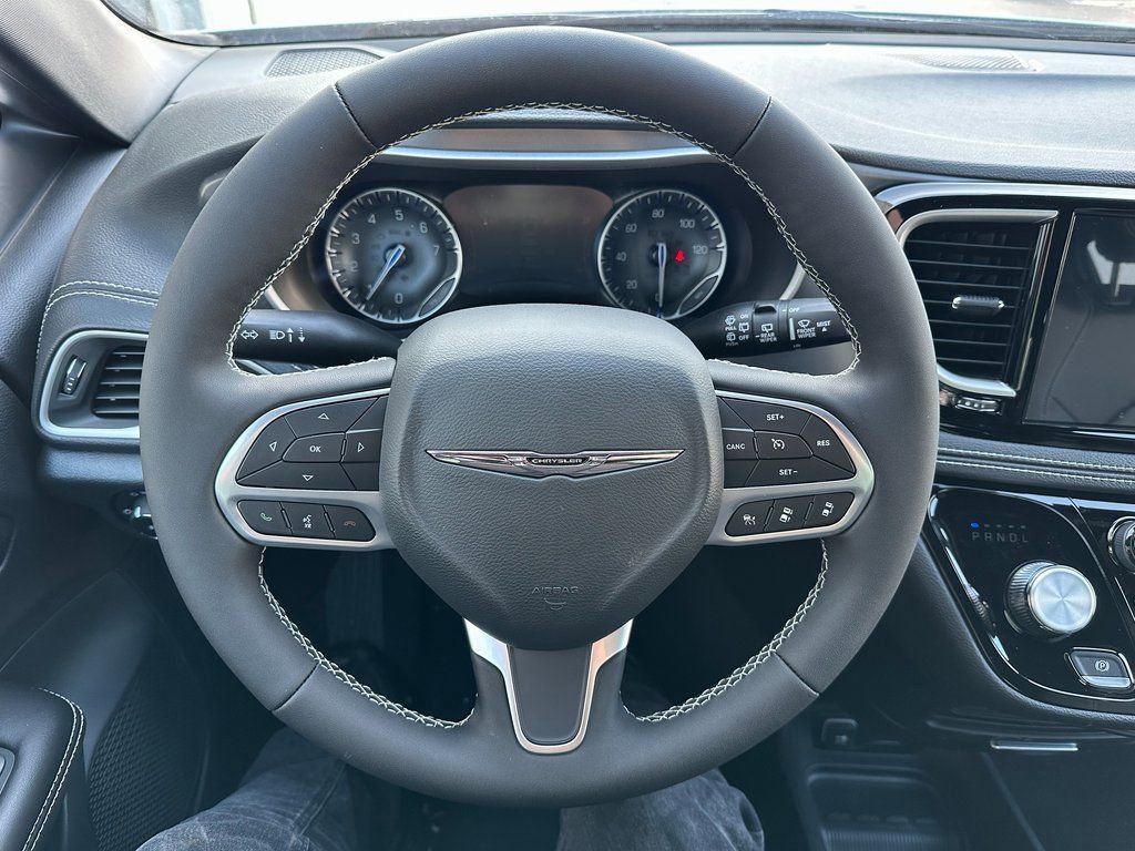 New 2026 Chrysler Pacifica Select AWD/4WD image 2