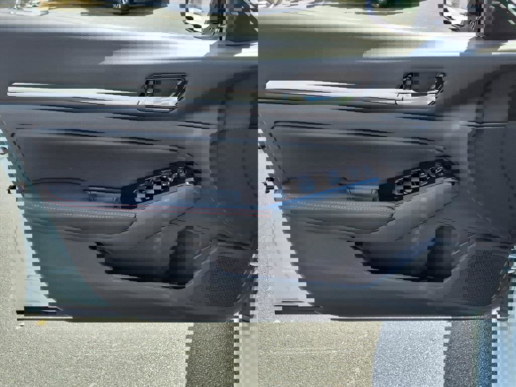 New 2025 Nissan Altima 2.5 SR image 8