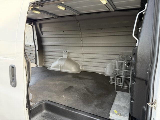 Used 2017 Chevrolet Express 2500 image 19