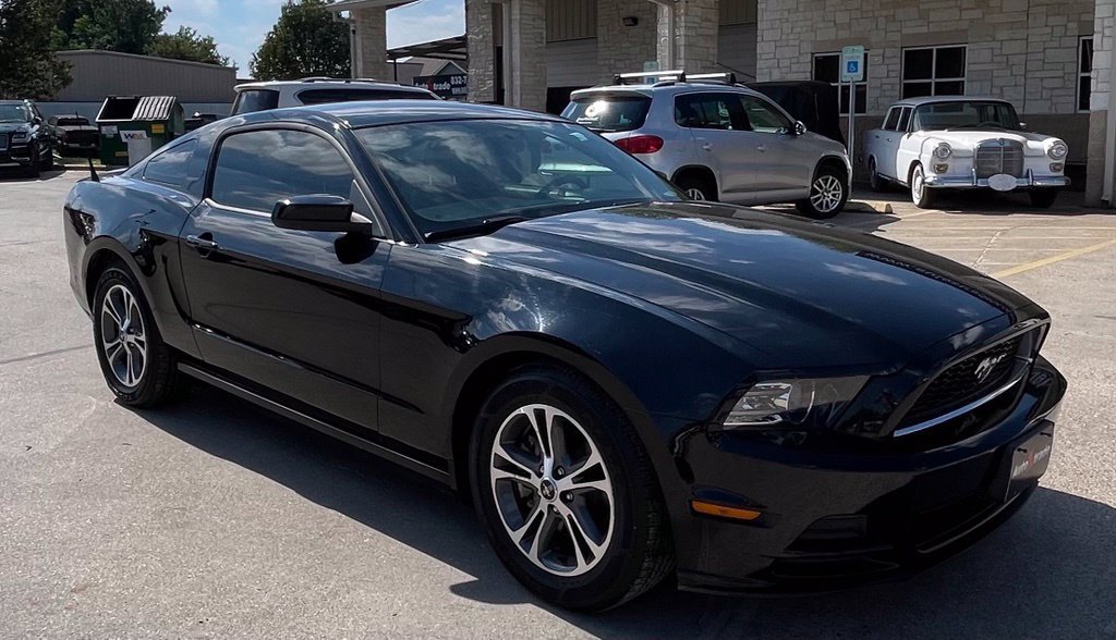 Used 2013 Ford Mustang Premium RWD image 2