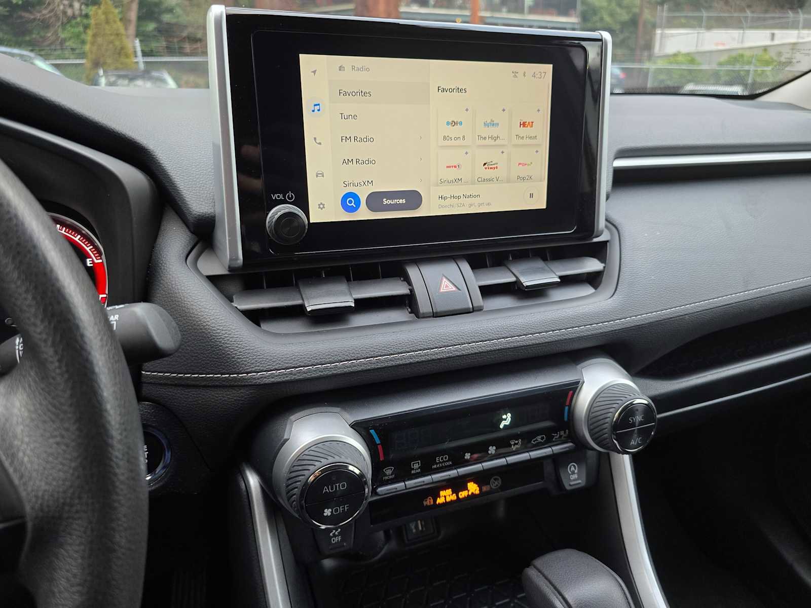 Used 2024 Toyota RAV4 XLE image 27