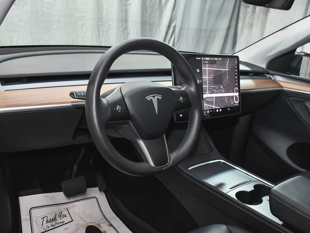 Used 2025 Tesla Model Y Long Range AWD/4WD image 28