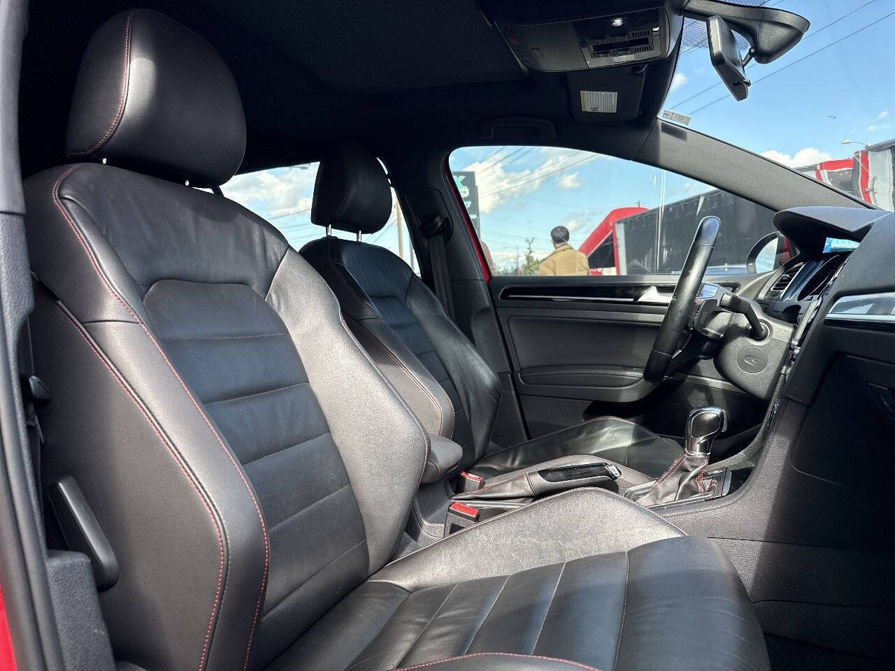 Used 2015 Volkswagen Golf 4-Door image 18