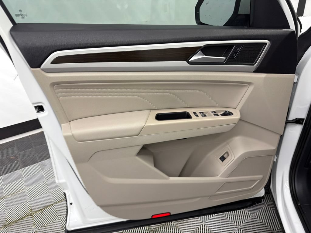 Used 2021 Volkswagen Atlas SE FWD image 11