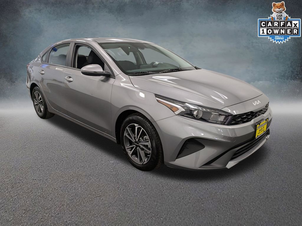 Used 2023 Kia Forte LXS w/ LXS Technology Package image 3