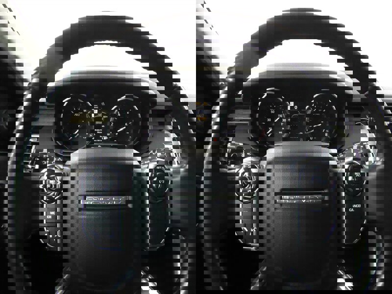 Used 2017 Land Rover Discovery HSE image 10