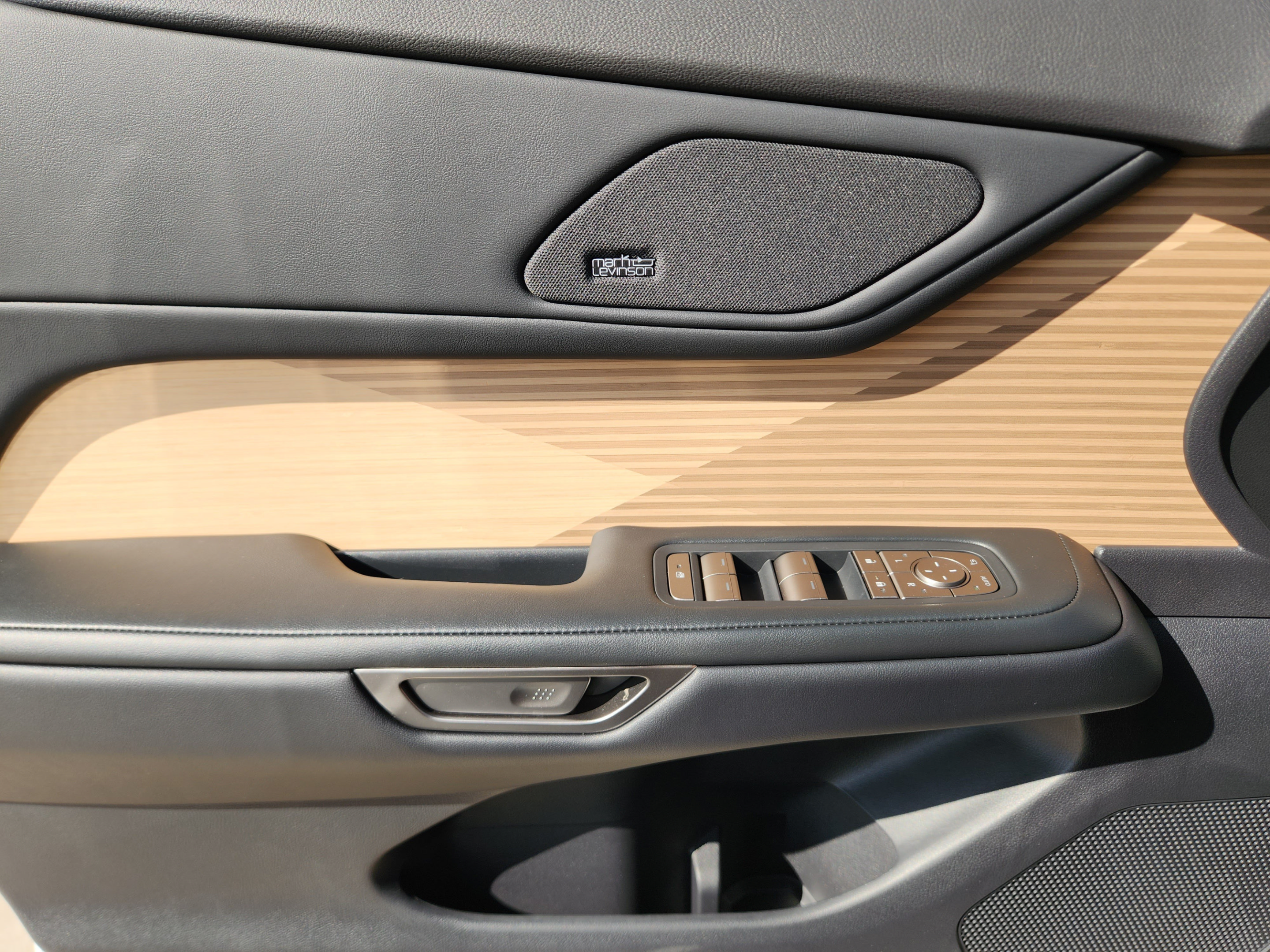 New 2026 Lexus ES 350e FWD image 17