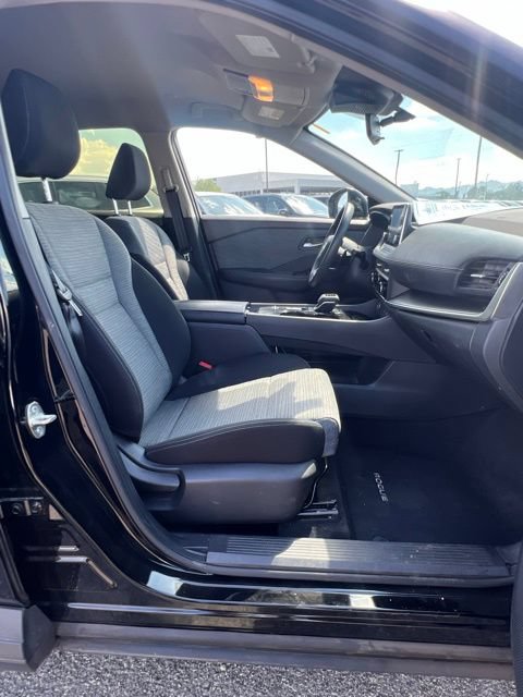 Used 2023 Nissan Rogue SV FWD image 34