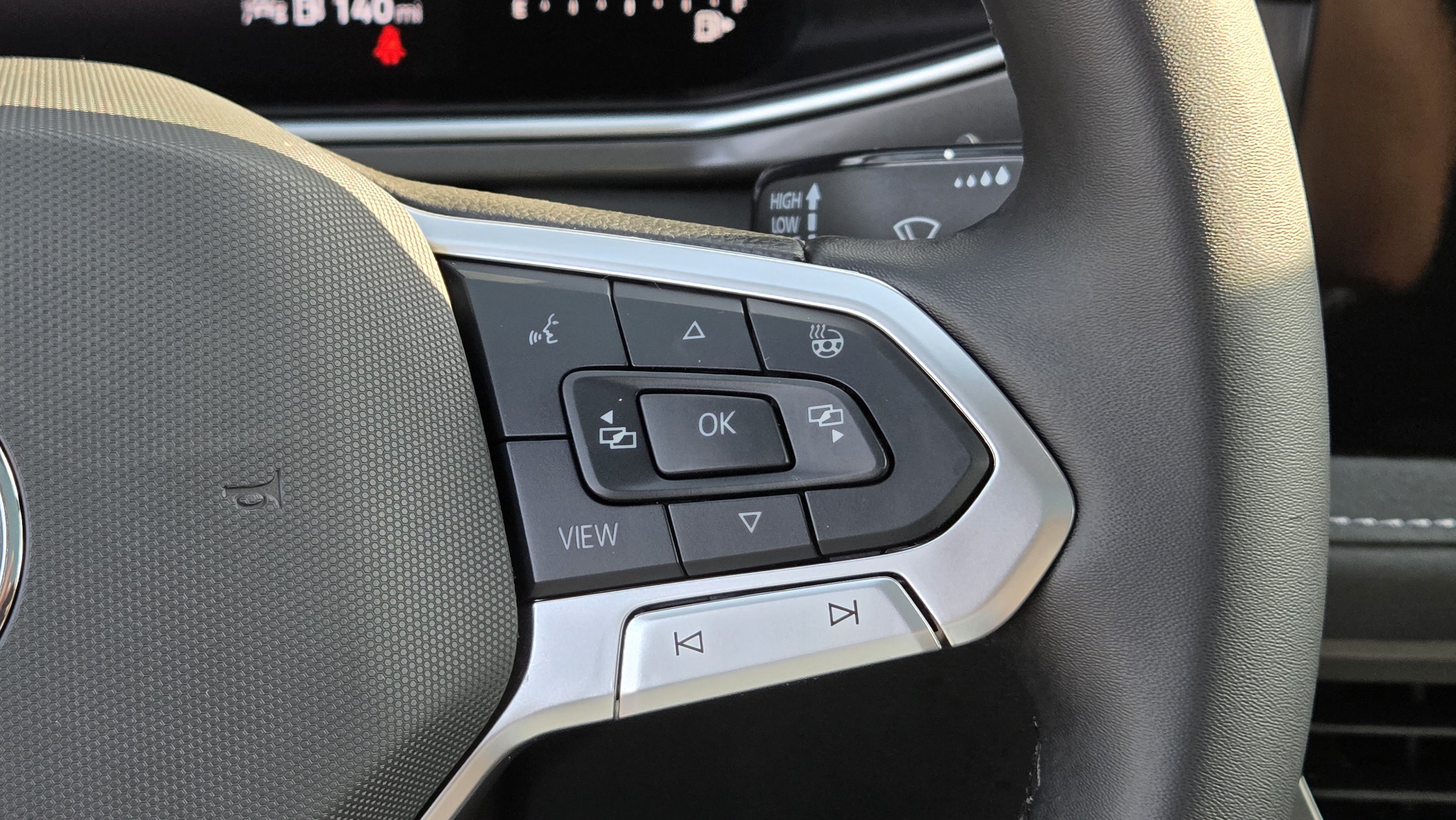 Certified 2025 Volkswagen Taos SE AWD/4WD image 20