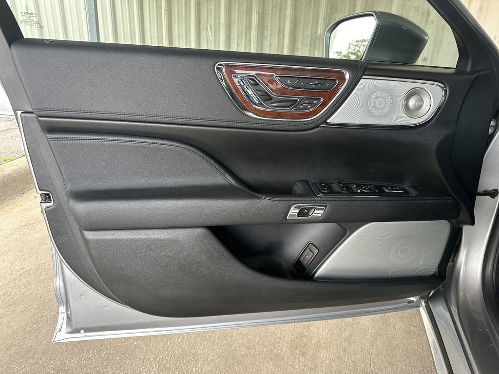 Used 2020 Lincoln Continental Reserve w/ Luxury Package image 10