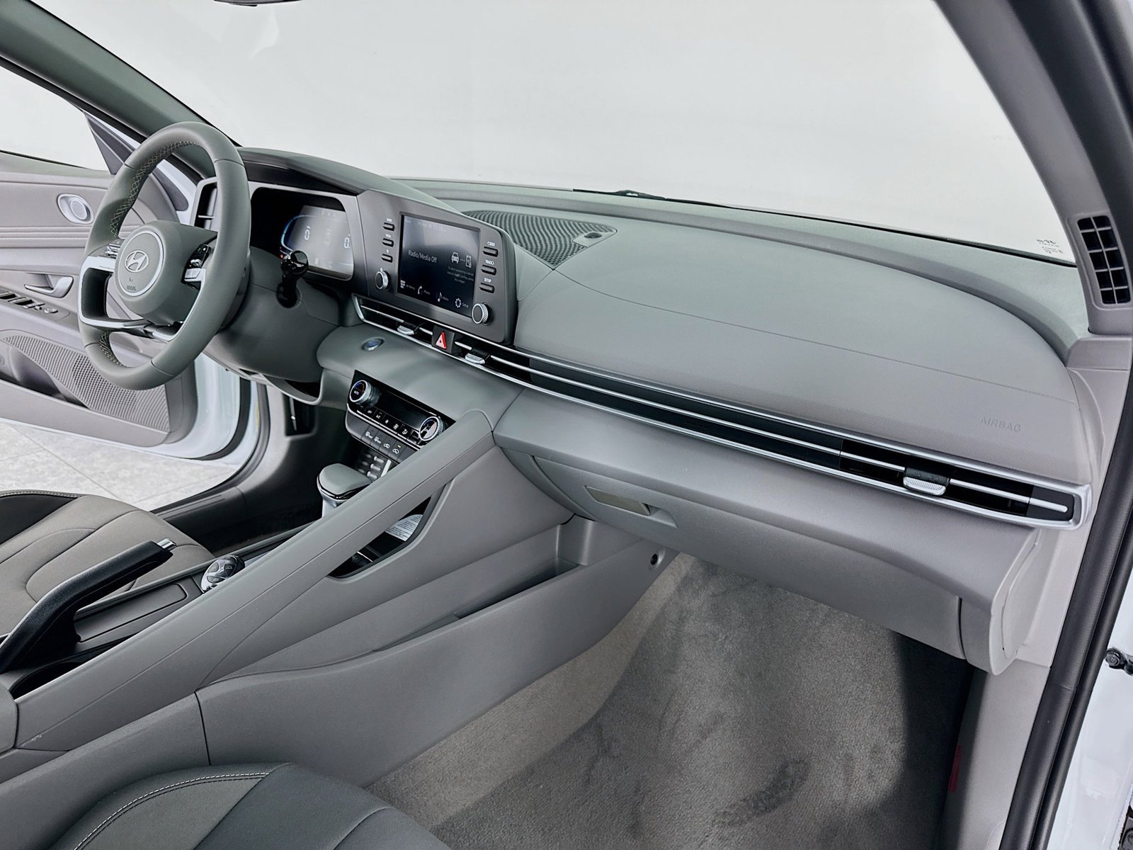 Certified 2026 Hyundai Elantra Sport FWD image 31