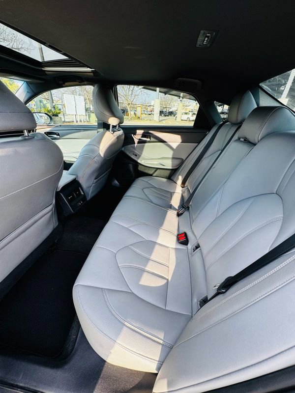 Used 2019 Toyota Avalon XLE w/ Moonroof Package image 16