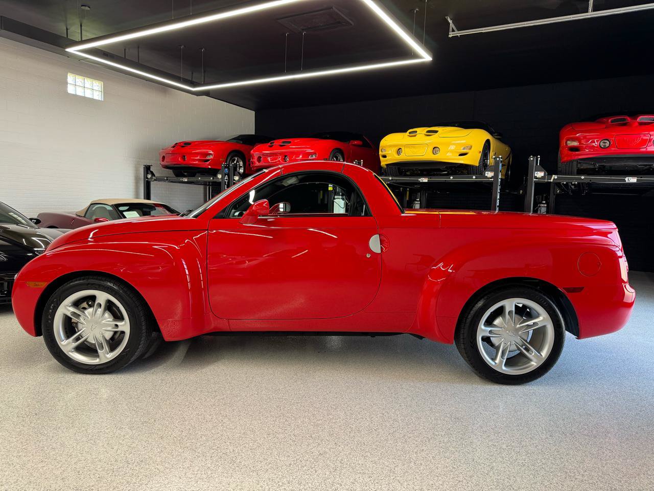 Used 2003 Chevrolet SSR w/ Preferred Equipment Group RWD image 6