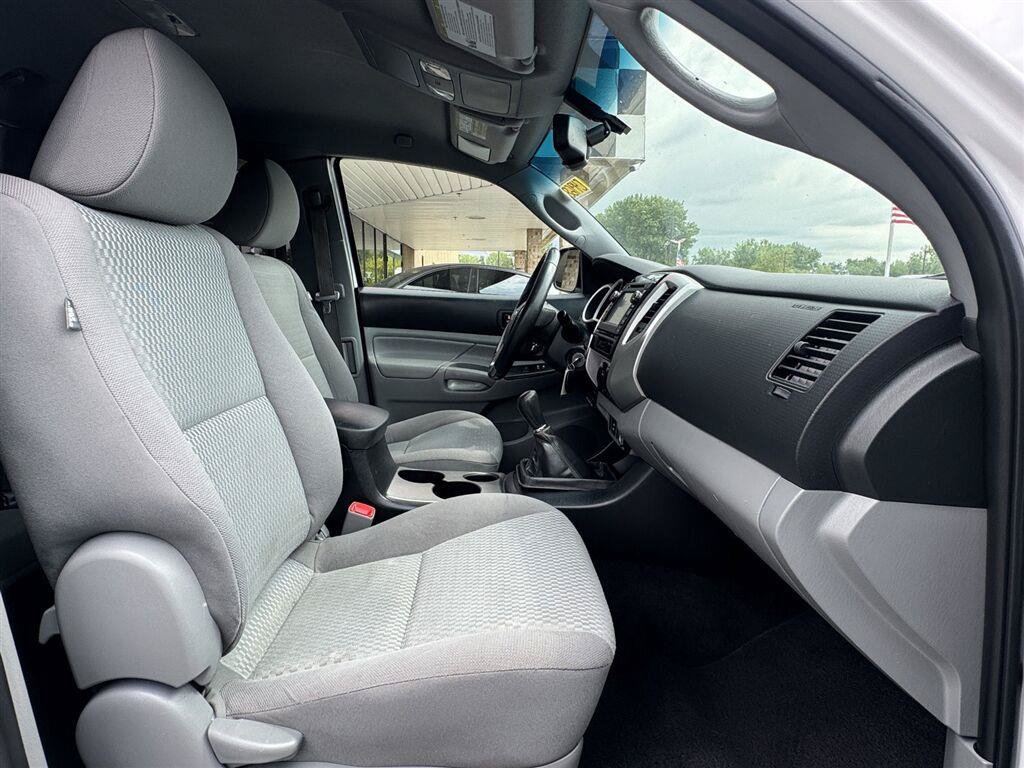Used 2013 Toyota Tacoma 4x4 Access Cab w/ SR5 Pkg image 25