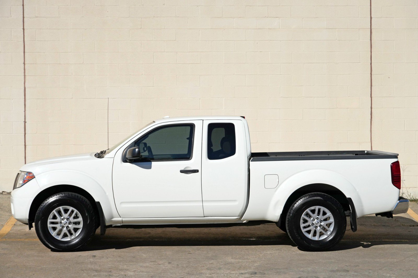 Used 2017 Nissan Frontier SV w/ SV Value Truck Package AWD/4WD image 37
