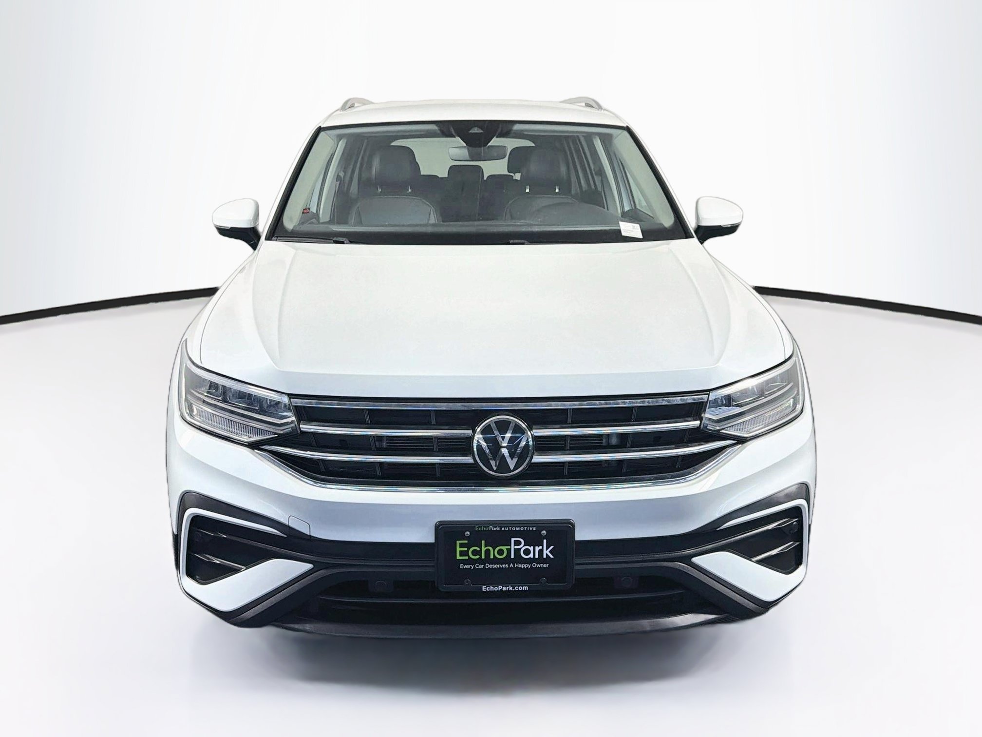 Used 2023 Volkswagen Tiguan SE FWD image 2