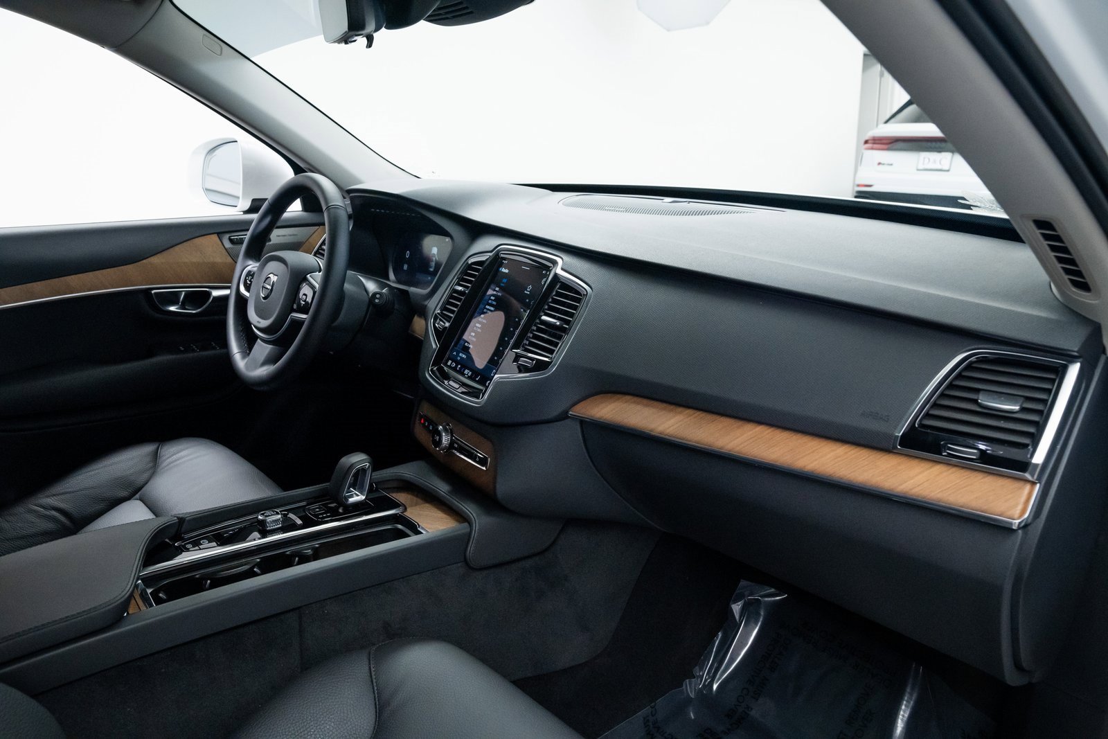 Used 2025 Volvo XC90 T8 Plus image 27