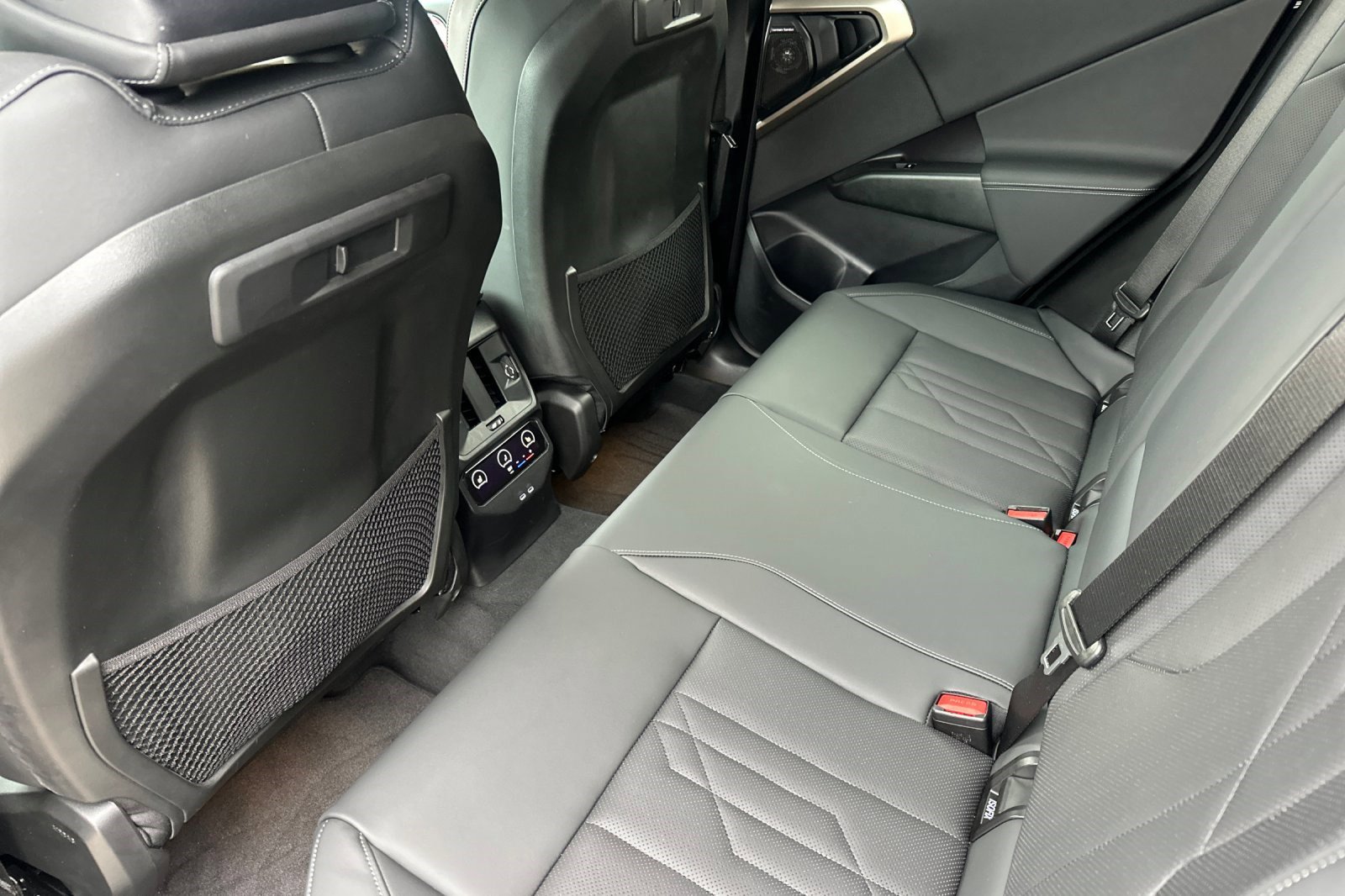 Used 2025 BMW X3 xDrive30i w/ Premium Package image 15