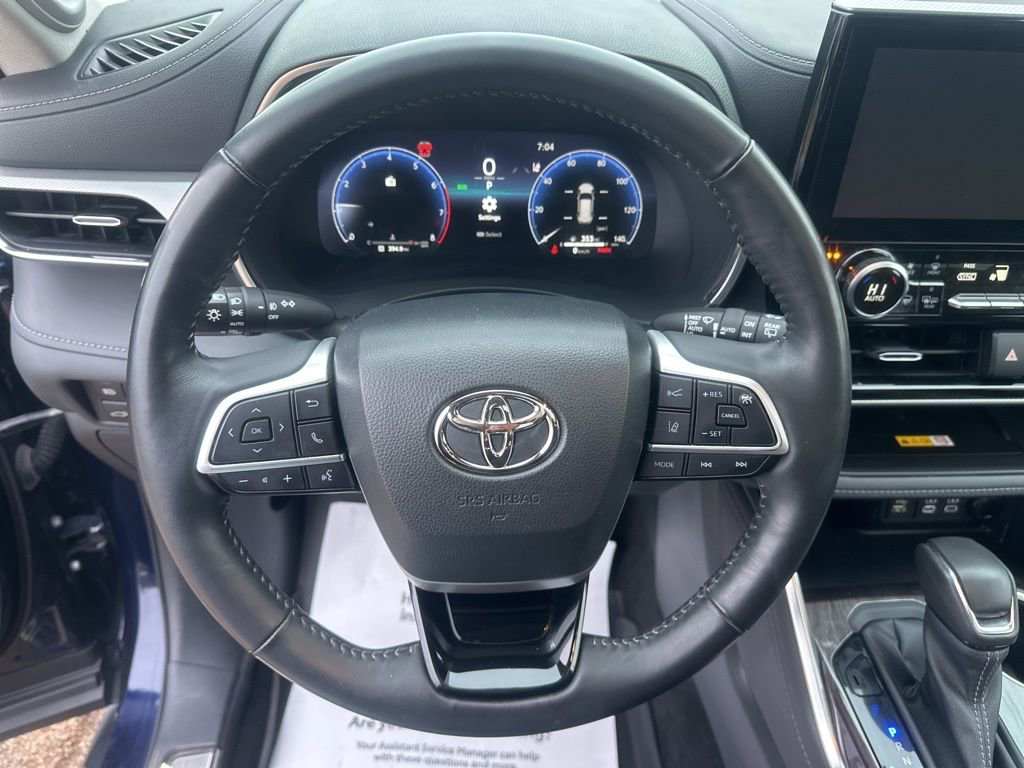 Used 2023 Toyota Highlander Platinum AWD/4WD image 16